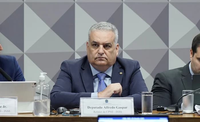 Alfredo Gaspar向STF提交INSS调查委员会报告:216项起诉建议和联邦调查的新方向